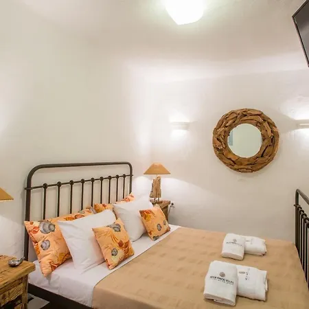 Paros Sleeps 13 Pool Air Con Wifi *